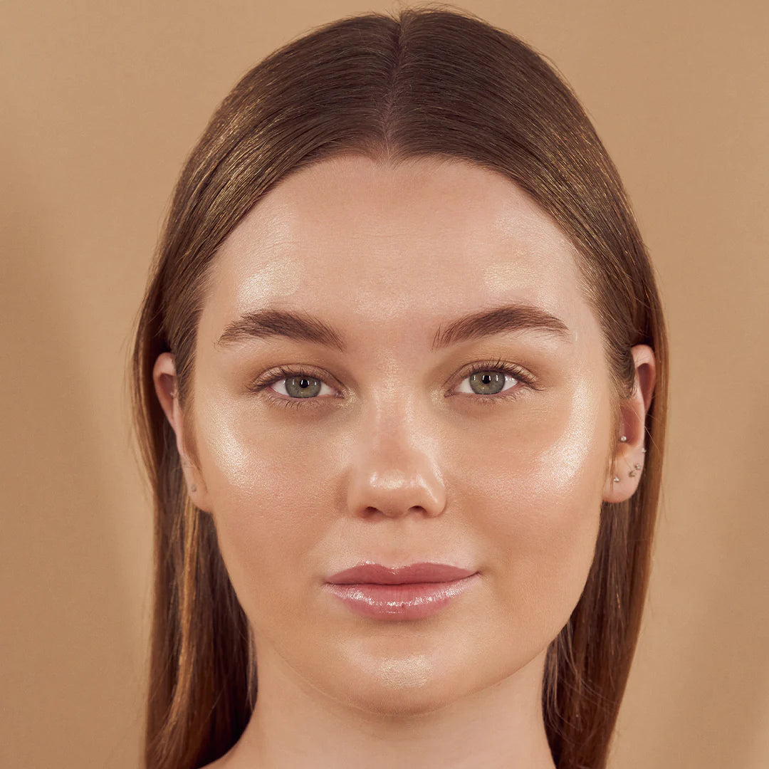 ILUMINADOR CREMOSO EN BARRA DE ATENEA